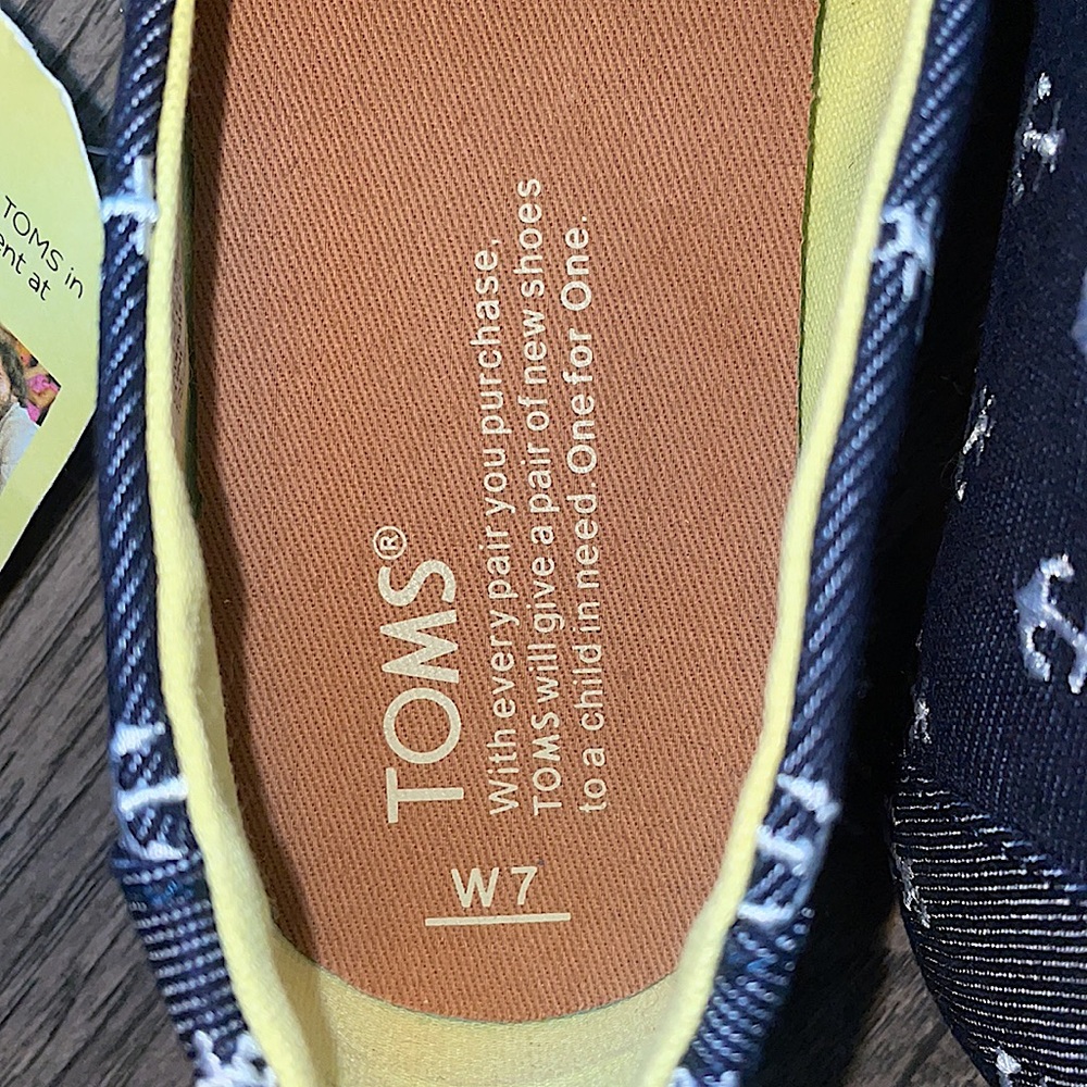Toms - Picture 9 of 9
